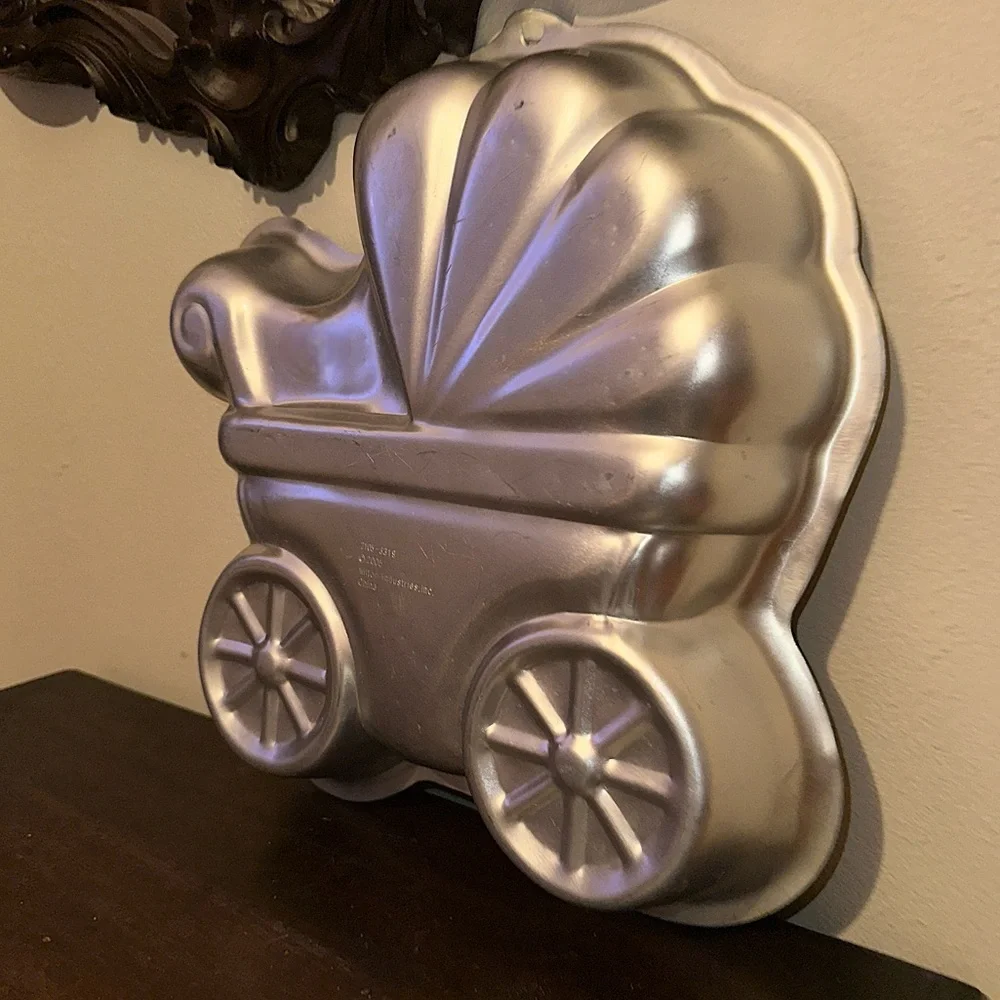 3/$20 💥 Wilton‎ Baby Carriage Babyshower Cake Pan